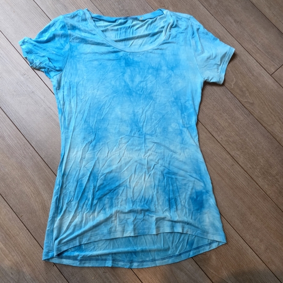 Tahari Tops - Tahari Aqua Tie-Dye Short Sleeve Tee